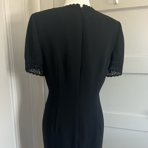 Talbots Dress Black Crepe Short Sleeved Dress Embroidered V-Neckline Sleeves 12P - Picture 10 of 14